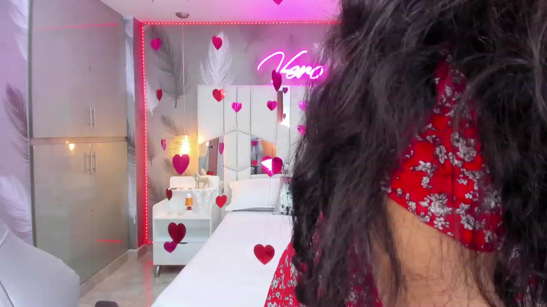 Gallery image thumbnail from SkinnyVeronik's myfreecams stream on, 02/13/2023, 12:49 image 2 of 20