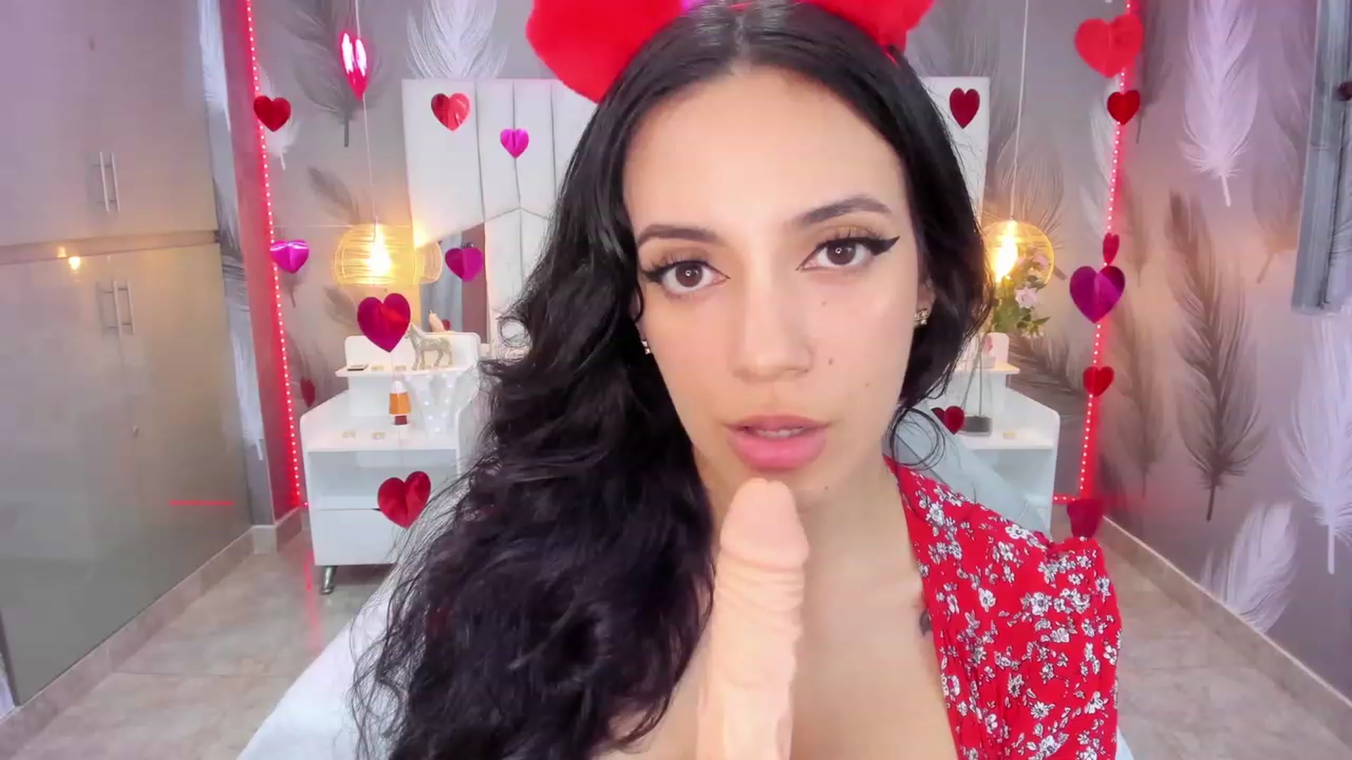 Gallery image thumbnail from SkinnyVeronik's myfreecams stream on, 02/13/2023, 12:49 image 14 of 20