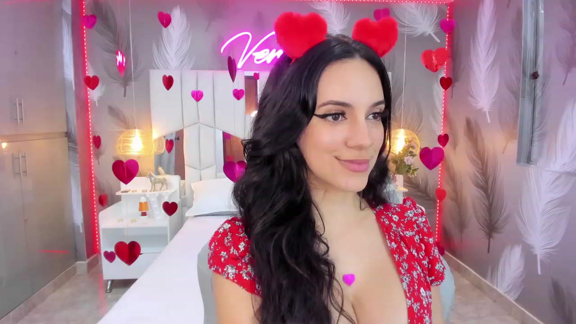 Gallery image thumbnail from SkinnyVeronik's myfreecams stream on, 02/13/2023, 12:49 image 7 of 20