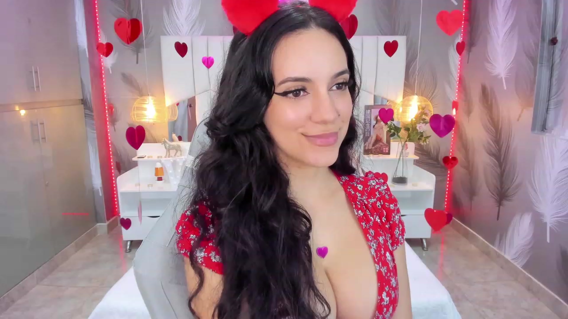 Gallery image thumbnail from SkinnyVeronik's myfreecams stream on, 02/13/2023, 12:49 image 9 of 20
