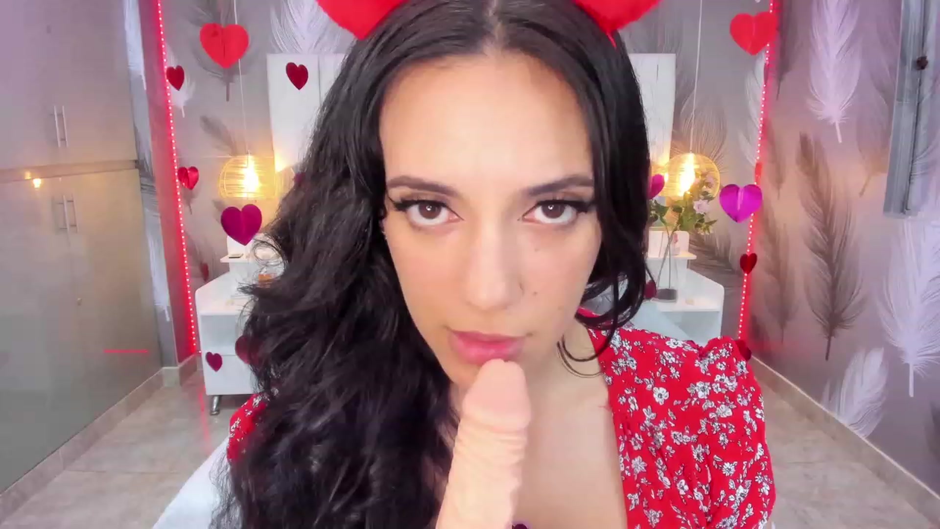 Gallery image thumbnail from SkinnyVeronik's myfreecams stream on, 02/13/2023, 12:49 image 13 of 20