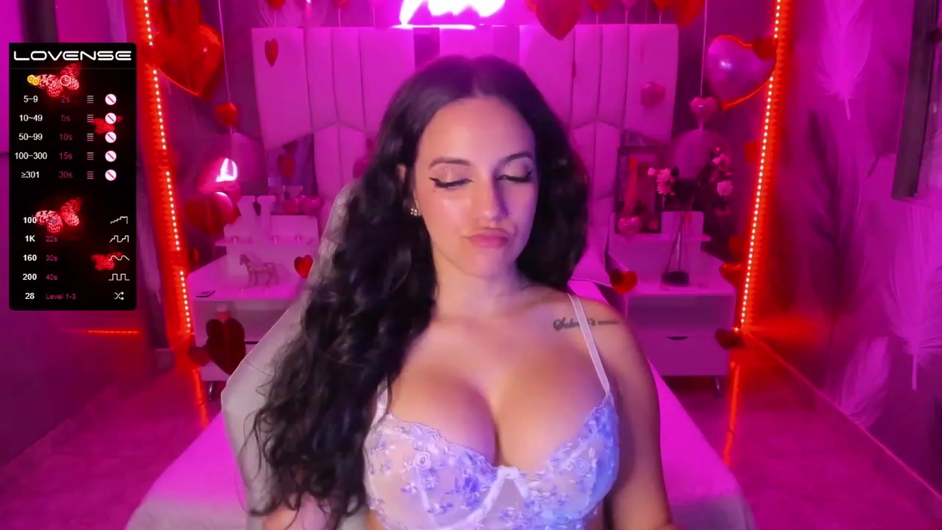 Gallery image thumbnail from SkinnyVeronik's myfreecams stream on, 02/14/2023, 16:32 image 19 of 20