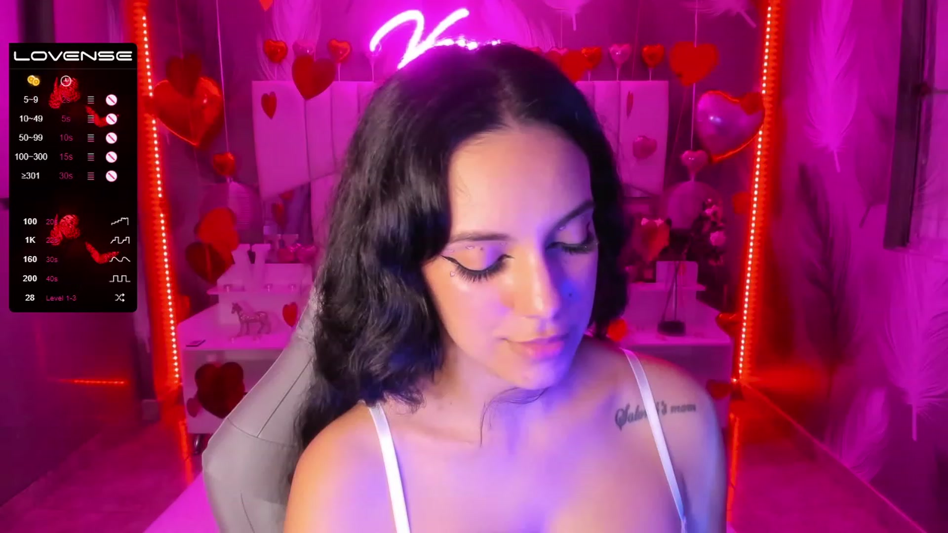 Gallery image thumbnail from SkinnyVeronik's myfreecams stream on, 02/14/2023, 16:32 image 16 of 20