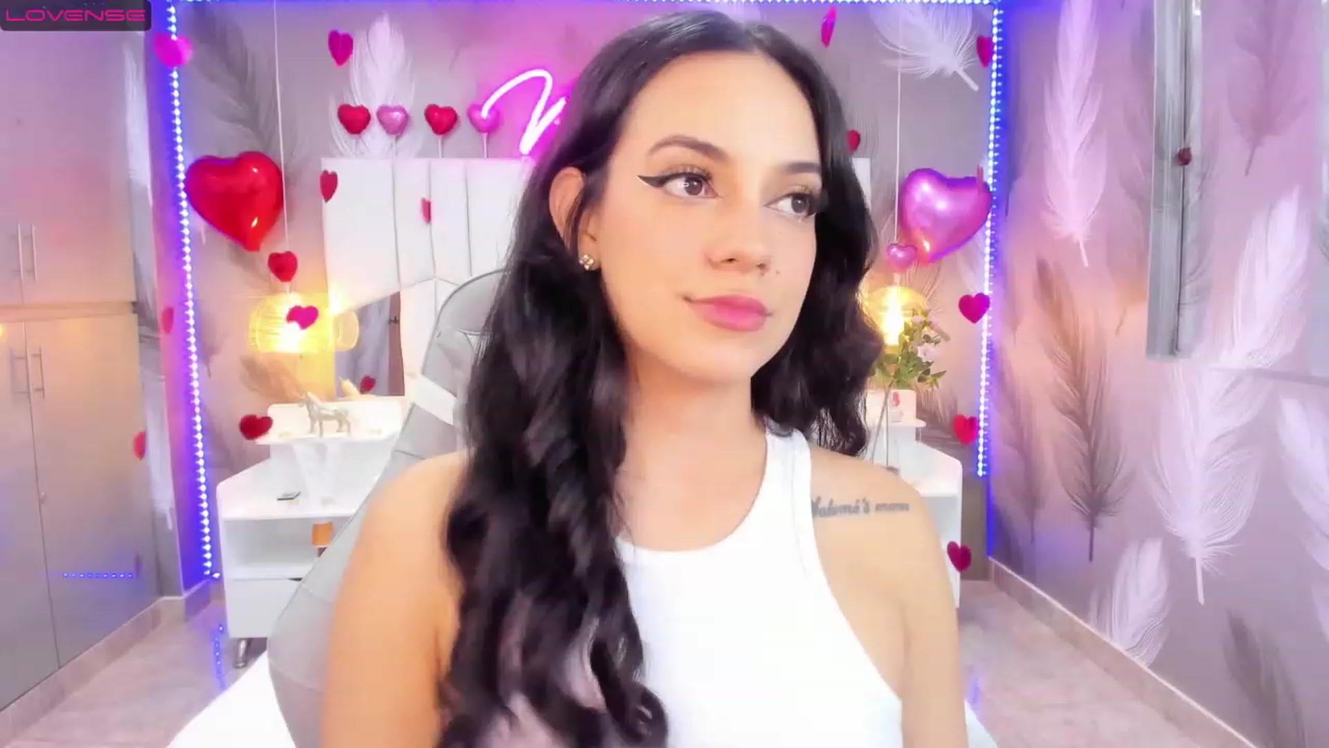 Gallery image thumbnail from SkinnyVeronik's myfreecams stream on, 02/15/2023, 12:25 image 3 of 20