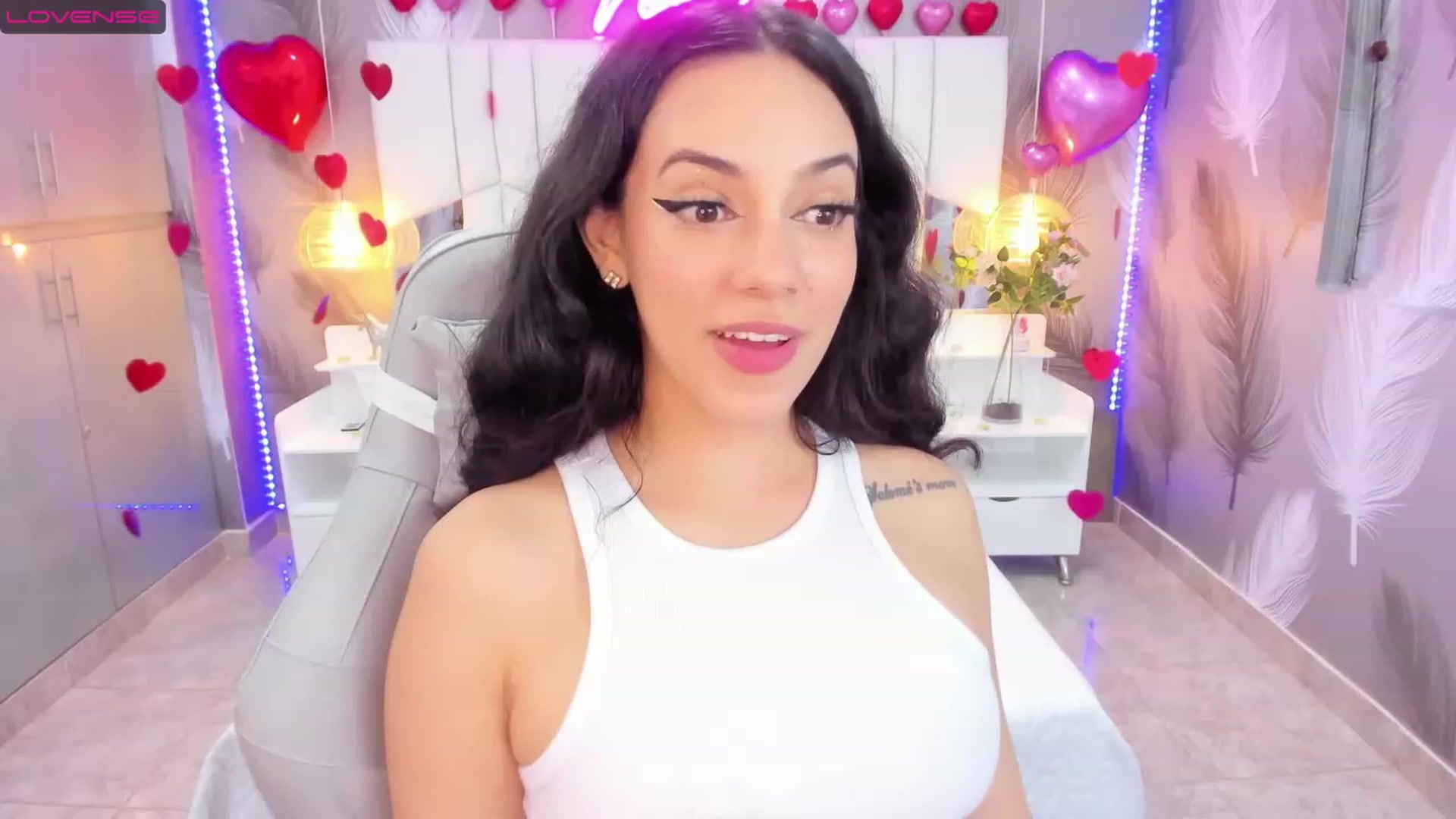 Gallery image thumbnail from SkinnyVeronik's myfreecams stream on, 02/15/2023, 12:25 image 8 of 20