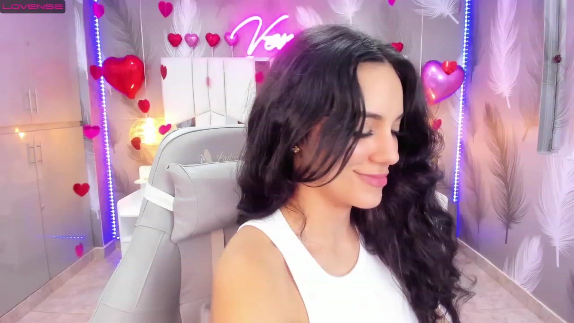 Gallery image thumbnail from SkinnyVeronik's myfreecams stream on, 02/15/2023, 12:25 image 12 of 20