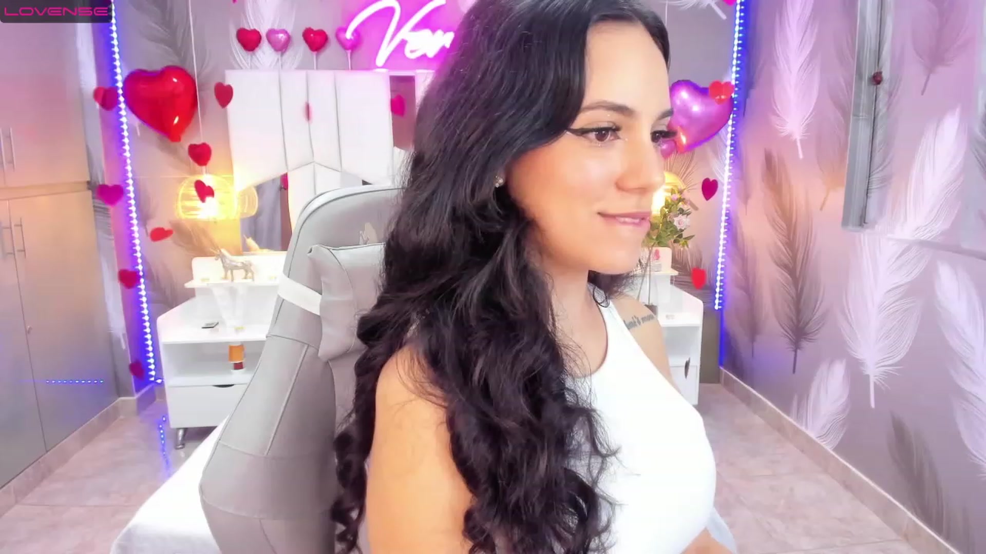 Gallery image thumbnail from SkinnyVeronik's myfreecams stream on, 02/15/2023, 12:25 image 7 of 20