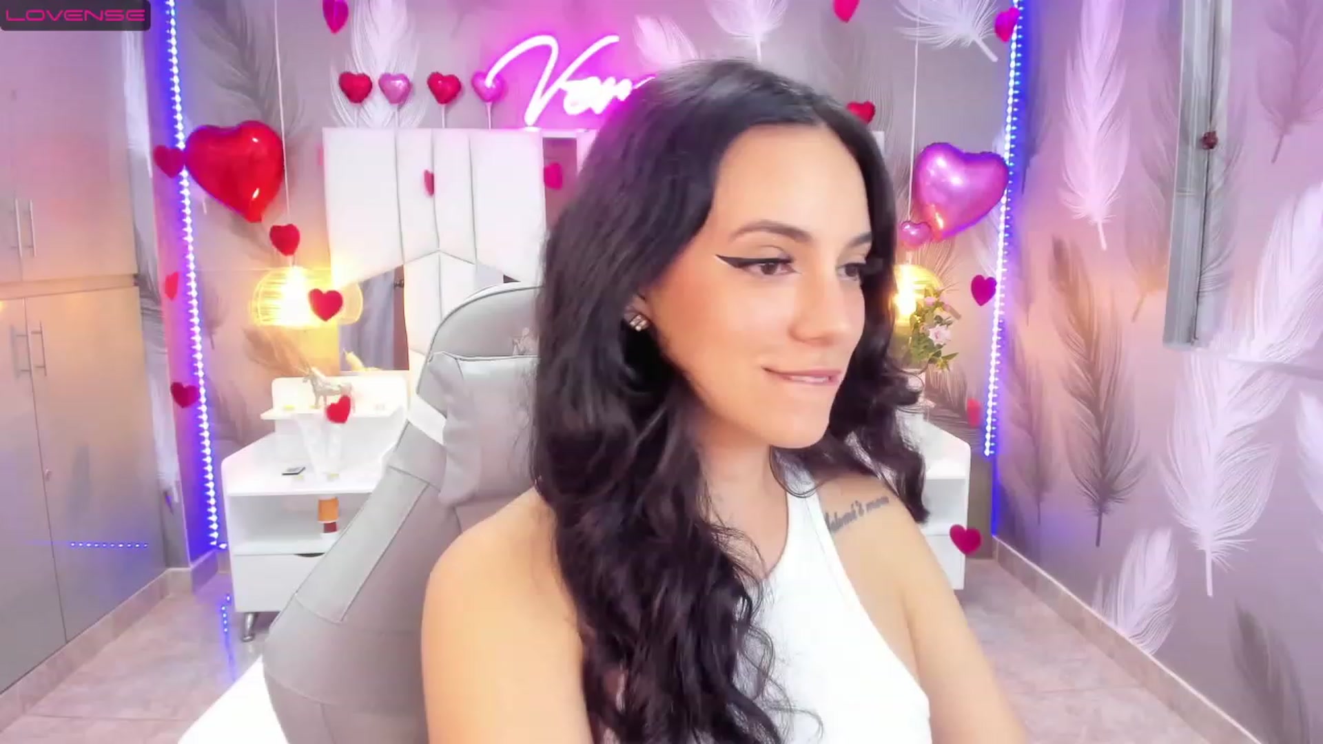 Gallery image thumbnail from SkinnyVeronik's myfreecams stream on, 02/15/2023, 12:25 image 10 of 20