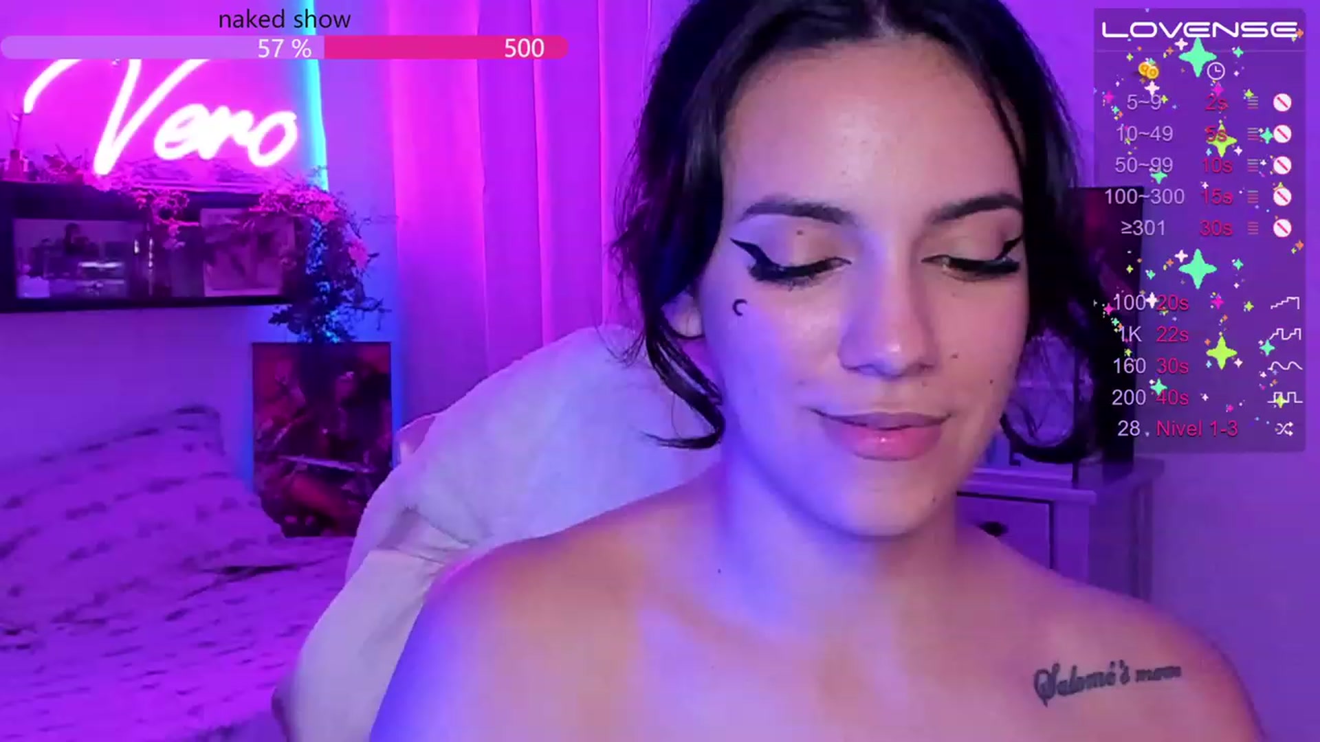 Gallery image thumbnail from SkinnyVeronik's myfreecams stream on, 03/28/2023, 17:17 image 15 of 20