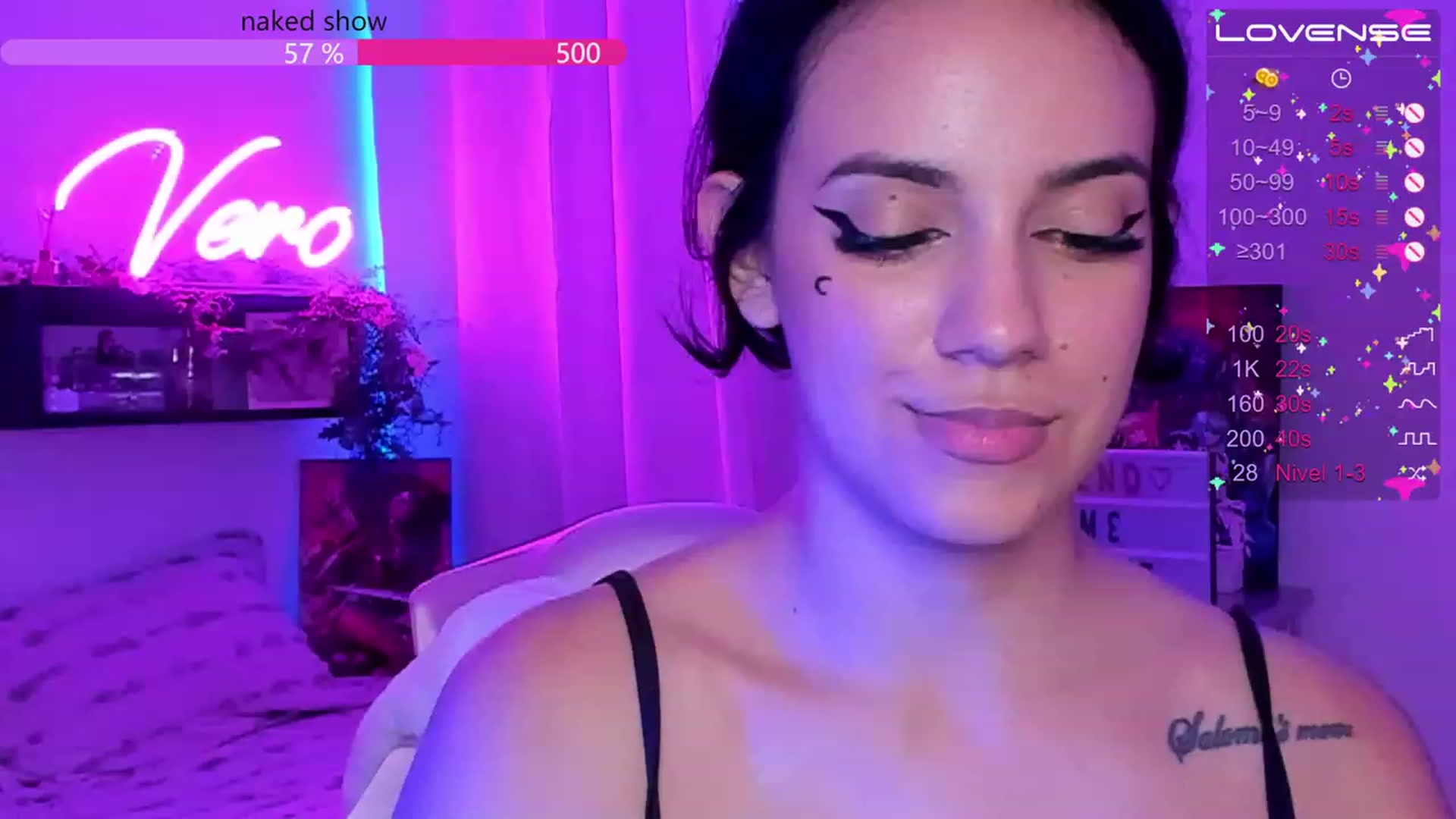 Gallery image thumbnail from SkinnyVeronik's myfreecams stream on, 03/28/2023, 17:17 image 16 of 20