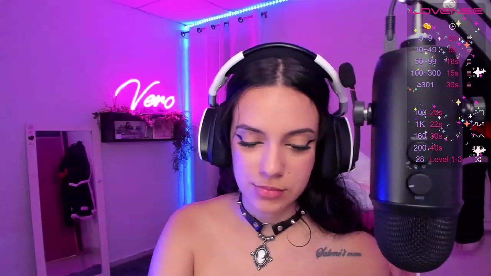 Gallery image thumbnail from SkinnyVeronik's myfreecams stream on, 04/25/2023, 13:52 image 1 of 20