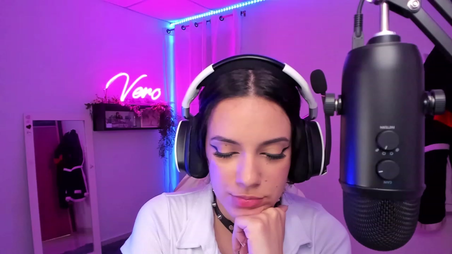 Gallery image thumbnail from SkinnyVeronik's myfreecams stream on, 04/25/2023, 13:52 image 17 of 20