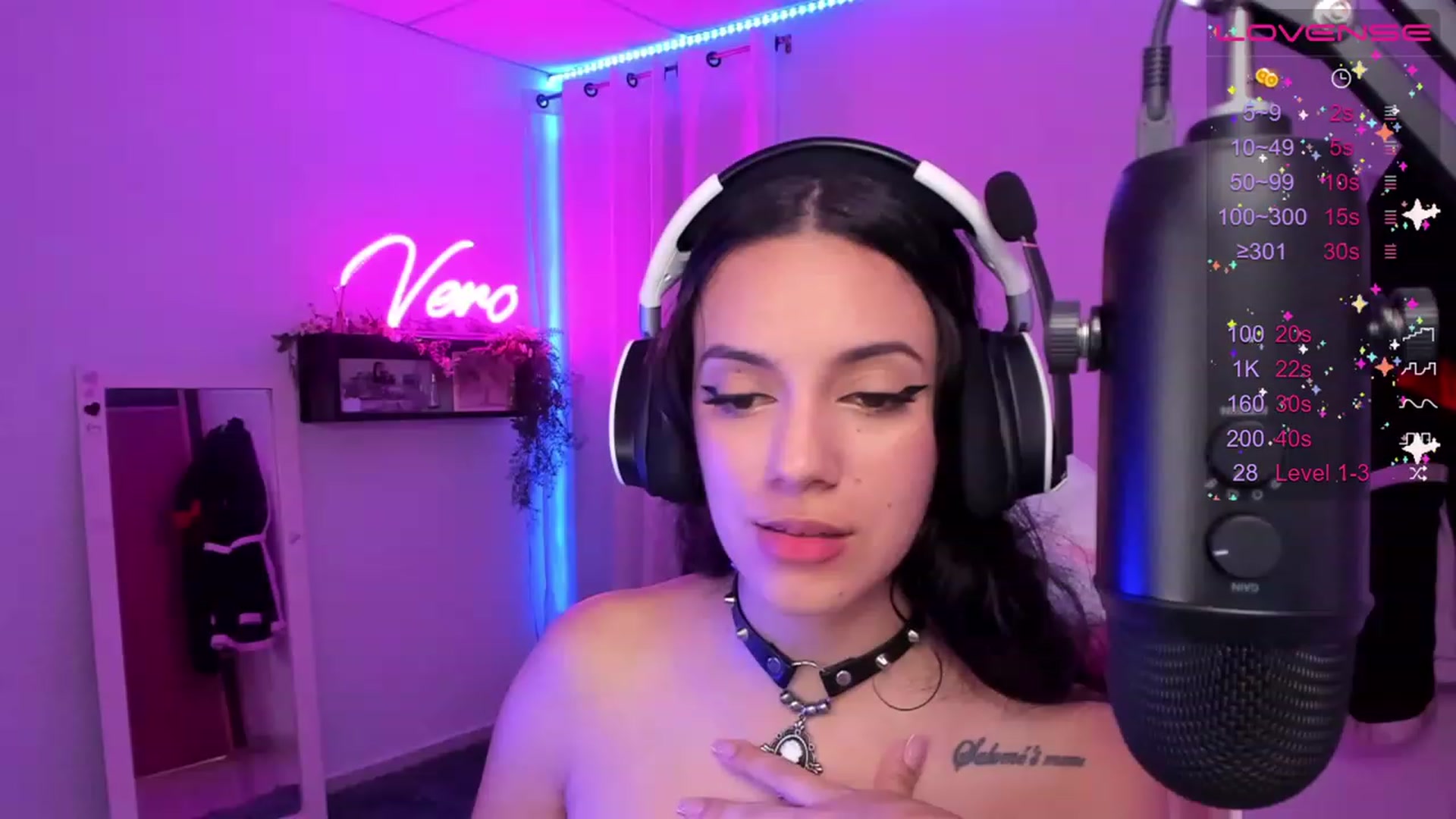 Gallery image thumbnail from SkinnyVeronik's myfreecams stream on, 04/25/2023, 13:52 image 9 of 20