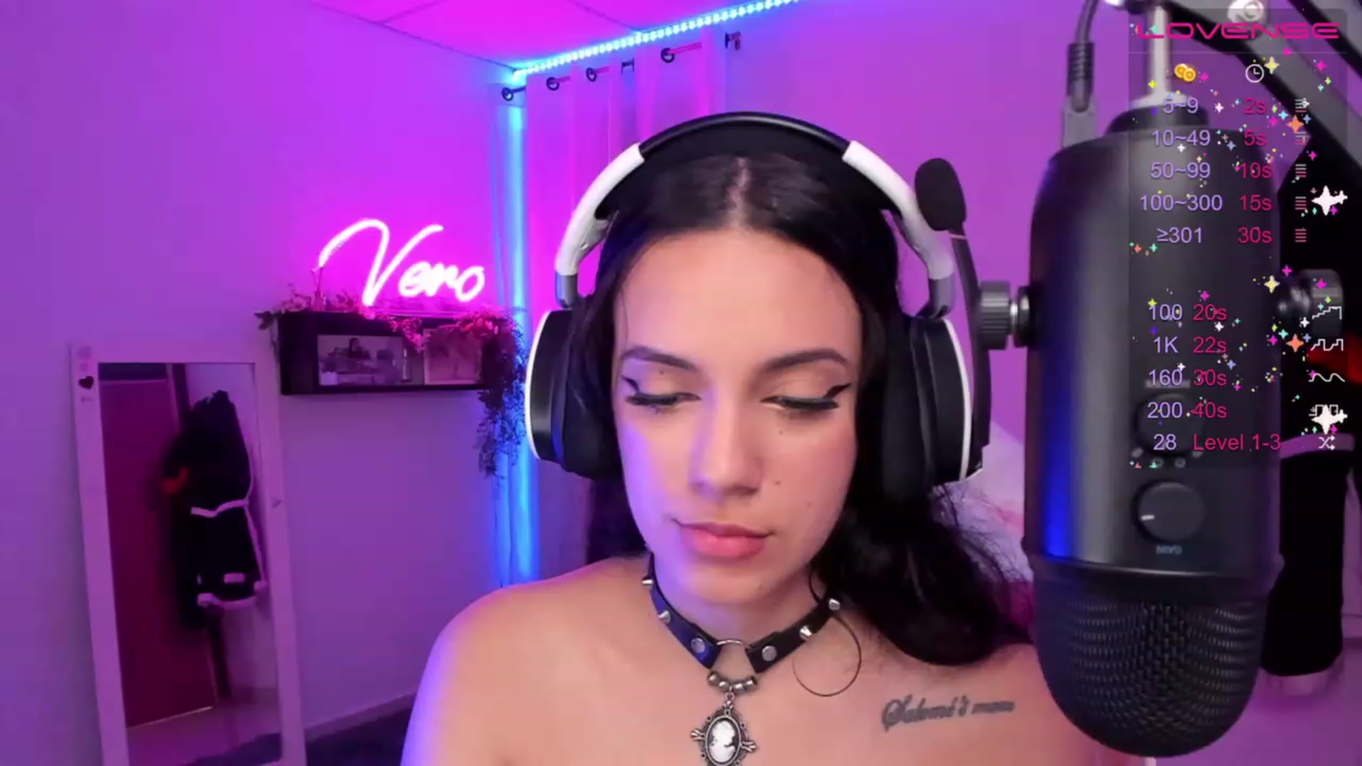 Gallery image thumbnail from SkinnyVeronik's myfreecams stream on, 04/25/2023, 13:52 image 11 of 20