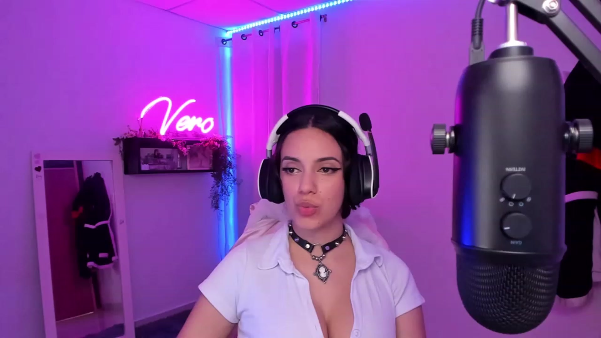 Gallery image thumbnail from SkinnyVeronik's myfreecams stream on, 04/25/2023, 13:52 image 19 of 20