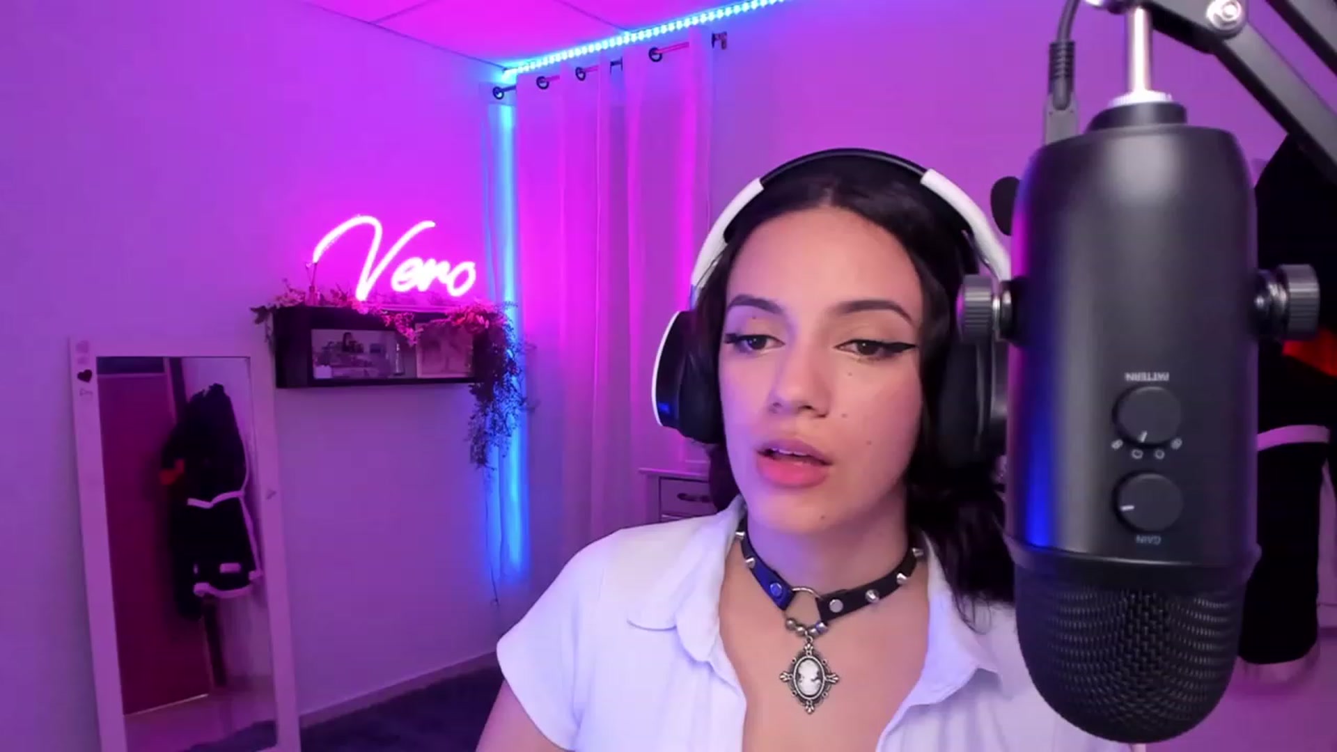 Gallery image thumbnail from SkinnyVeronik's myfreecams stream on, 04/25/2023, 13:52 image 15 of 20