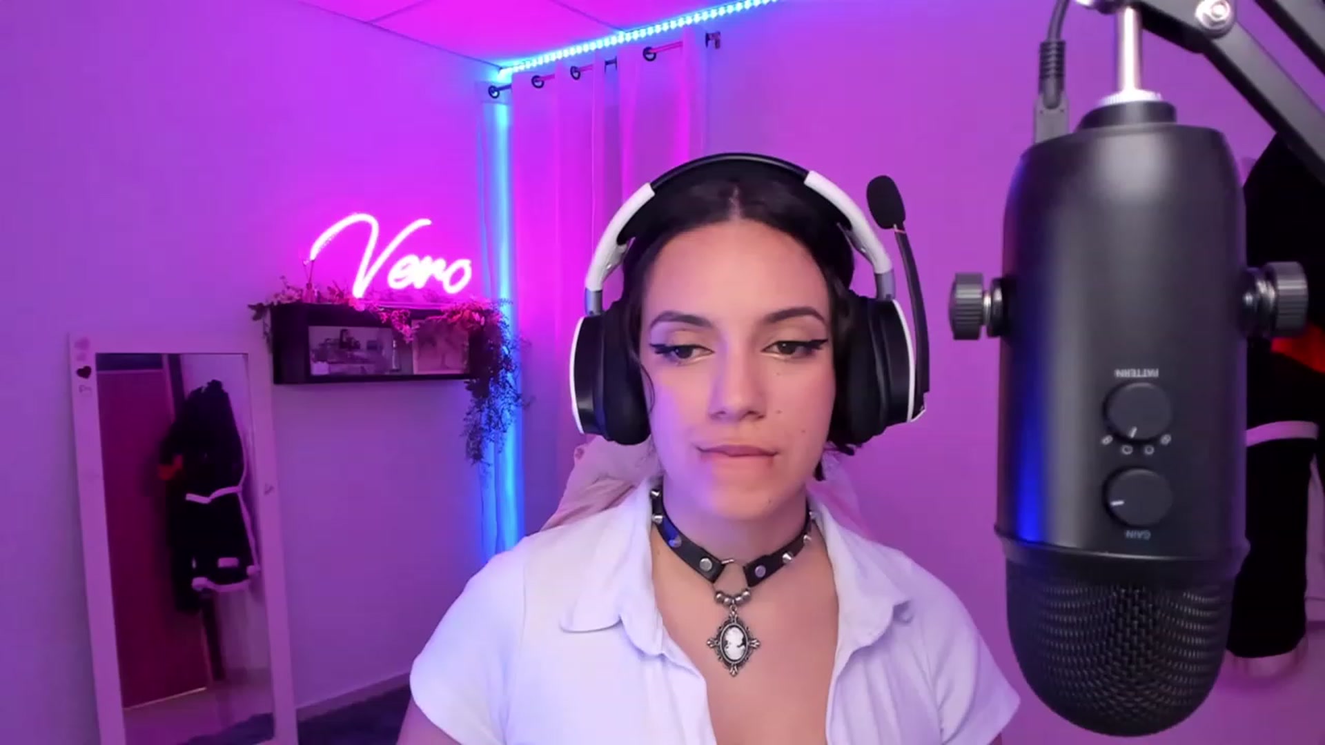 Gallery image thumbnail from SkinnyVeronik's myfreecams stream on, 04/25/2023, 13:52 image 20 of 20