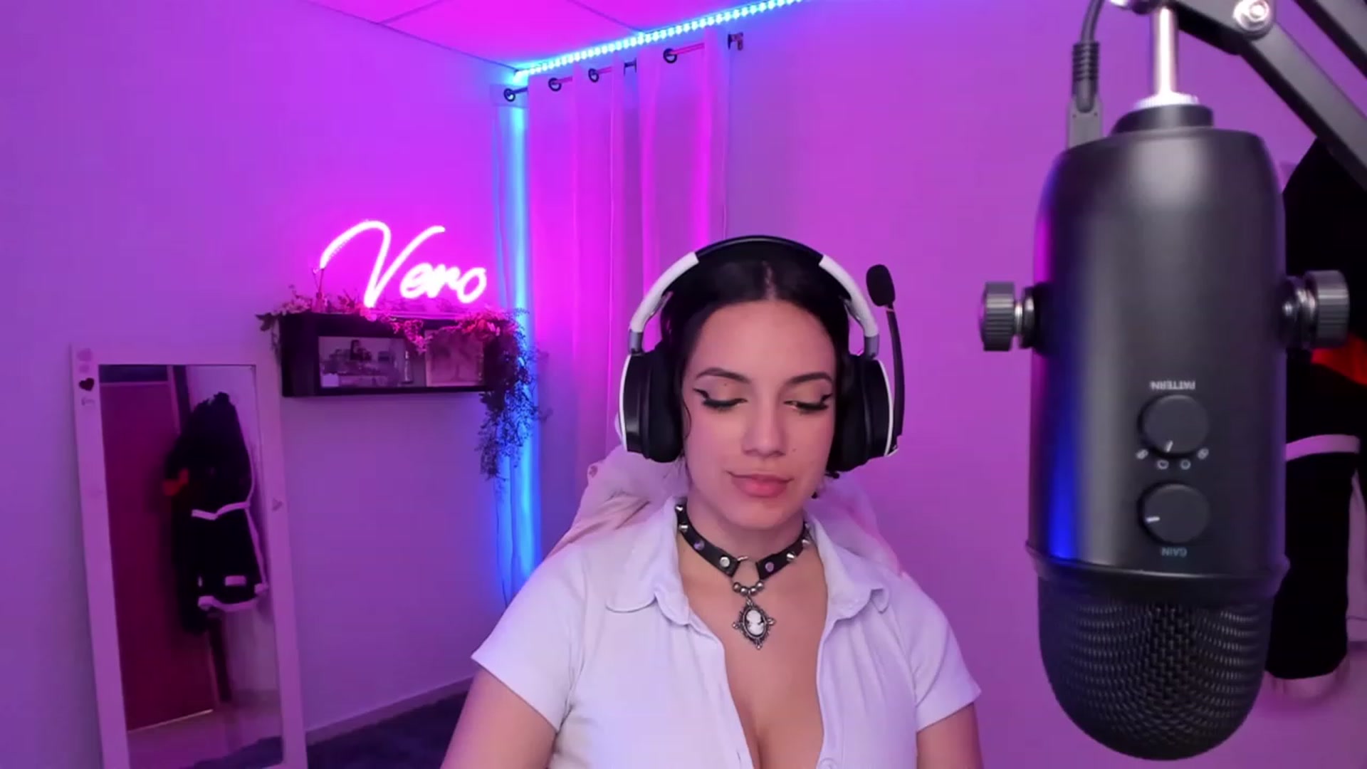 Gallery image thumbnail from SkinnyVeronik's myfreecams stream on, 04/25/2023, 13:52 image 18 of 20