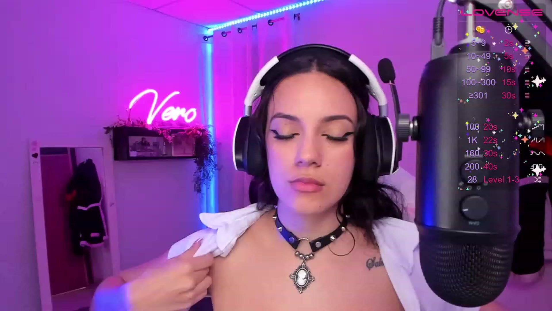 Gallery image thumbnail from SkinnyVeronik's myfreecams stream on, 04/25/2023, 13:52 image 13 of 20