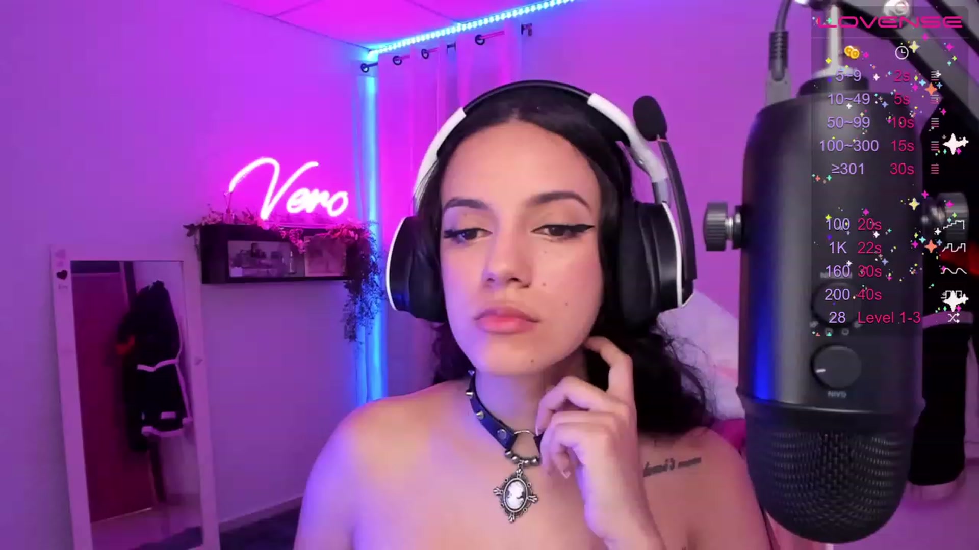 Gallery image thumbnail from SkinnyVeronik's myfreecams stream on, 04/25/2023, 13:52 image 2 of 20