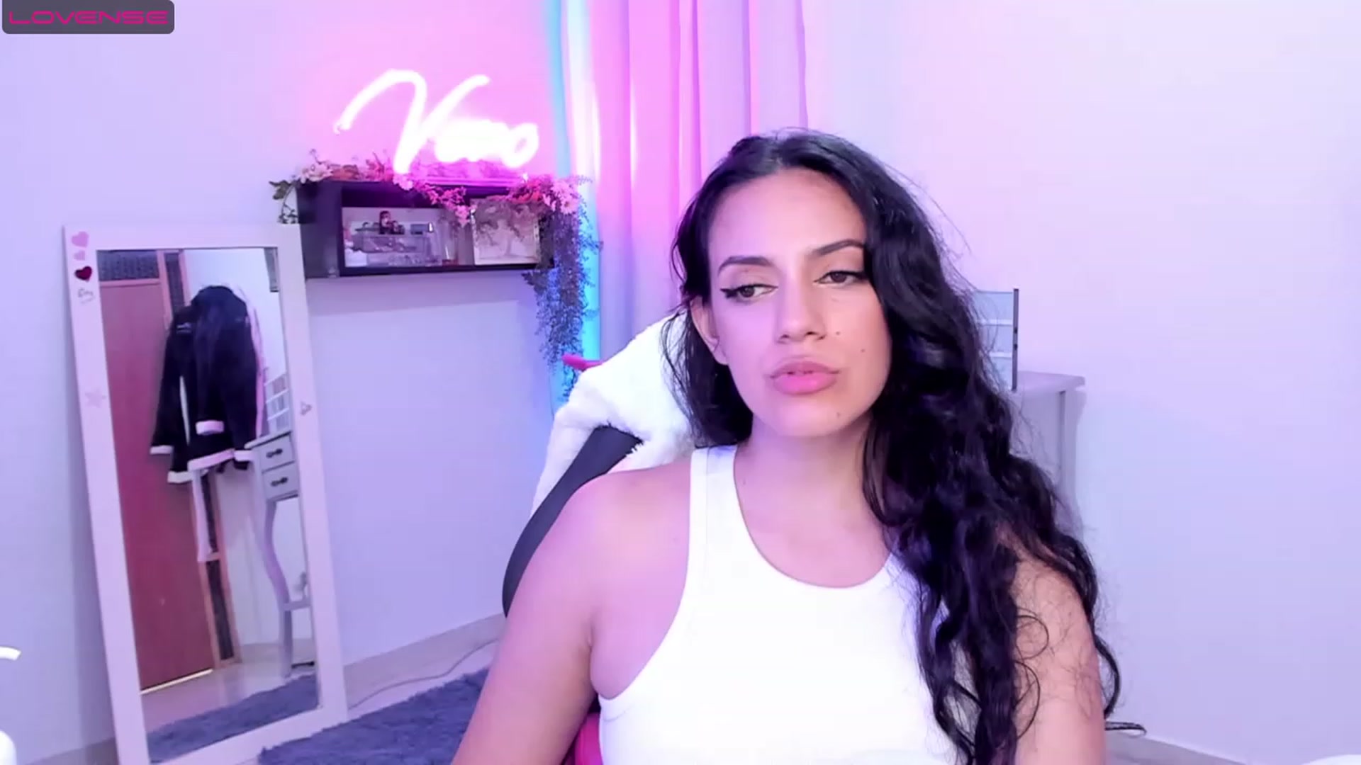 Gallery image thumbnail from SkinnyVeronik's myfreecams stream on, 05/11/2023, 16:38 image 20 of 20