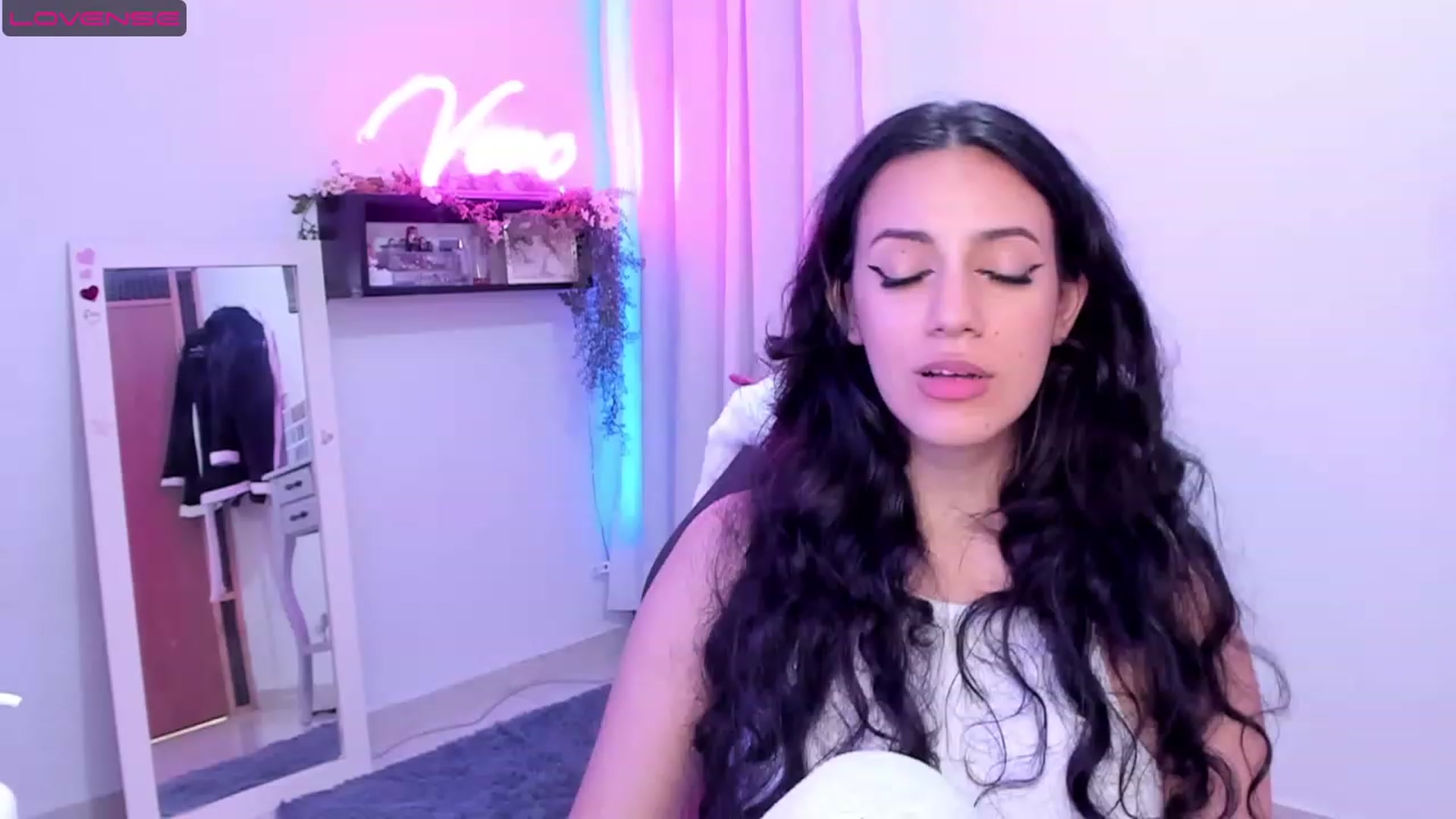Gallery image thumbnail from SkinnyVeronik's myfreecams stream on, 05/11/2023, 16:38 image 18 of 20
