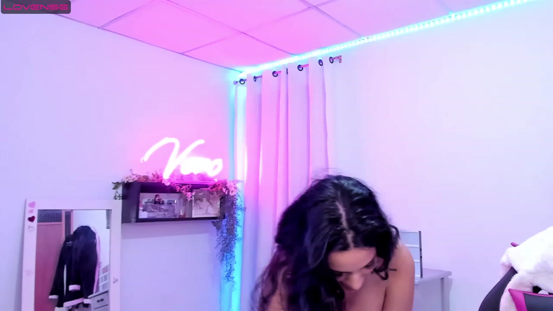 Gallery image thumbnail from SkinnyVeronik's myfreecams stream on, 05/11/2023, 16:38 image 11 of 20