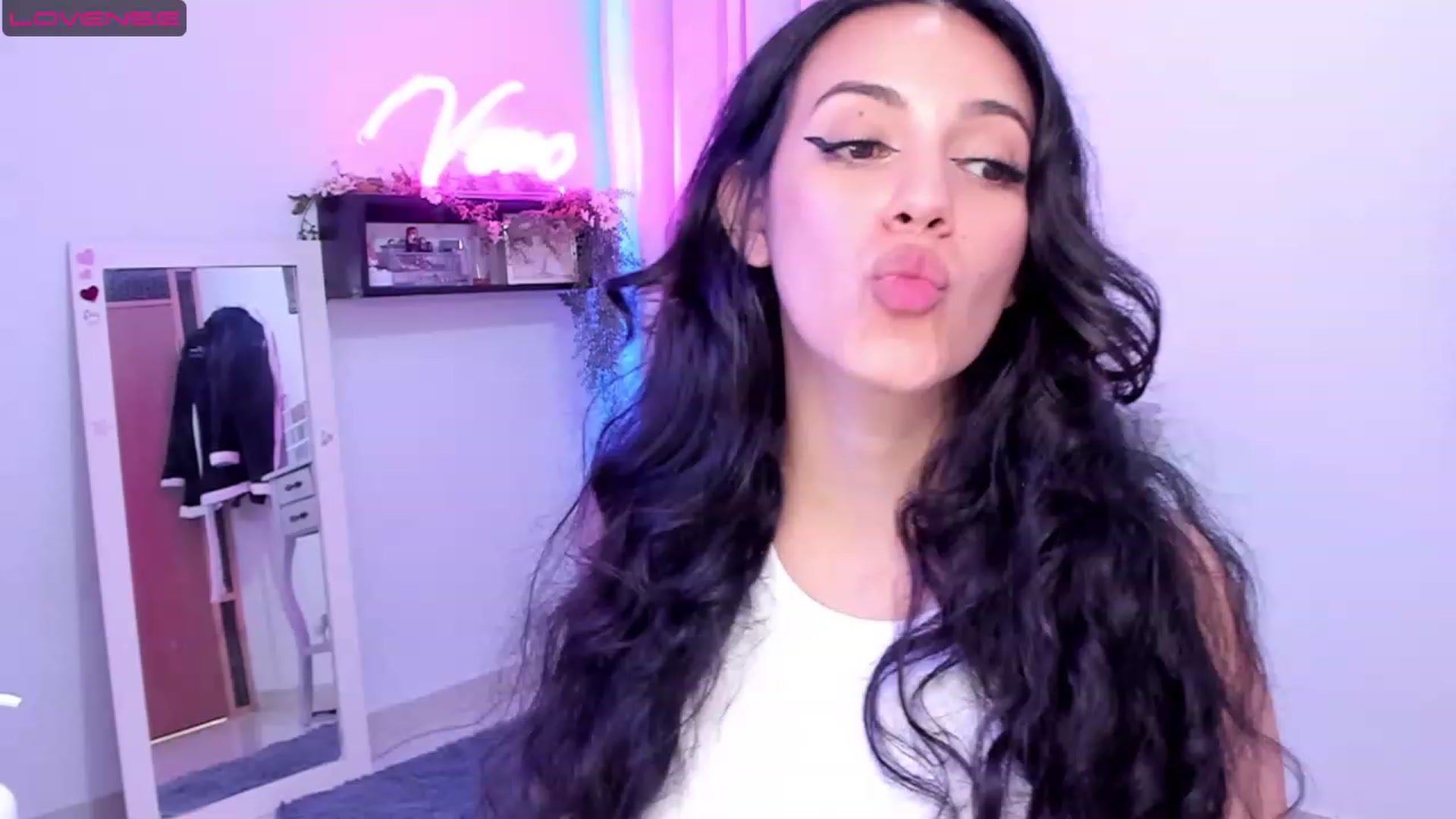 Gallery image thumbnail from SkinnyVeronik's myfreecams stream on, 05/11/2023, 16:38 image 13 of 20