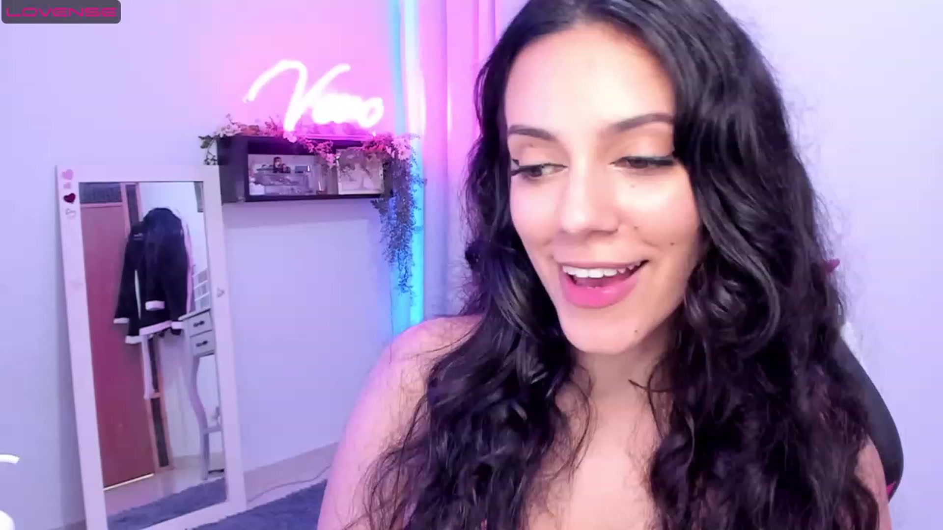Gallery image thumbnail from SkinnyVeronik's myfreecams stream on, 05/11/2023, 16:38 image 5 of 20