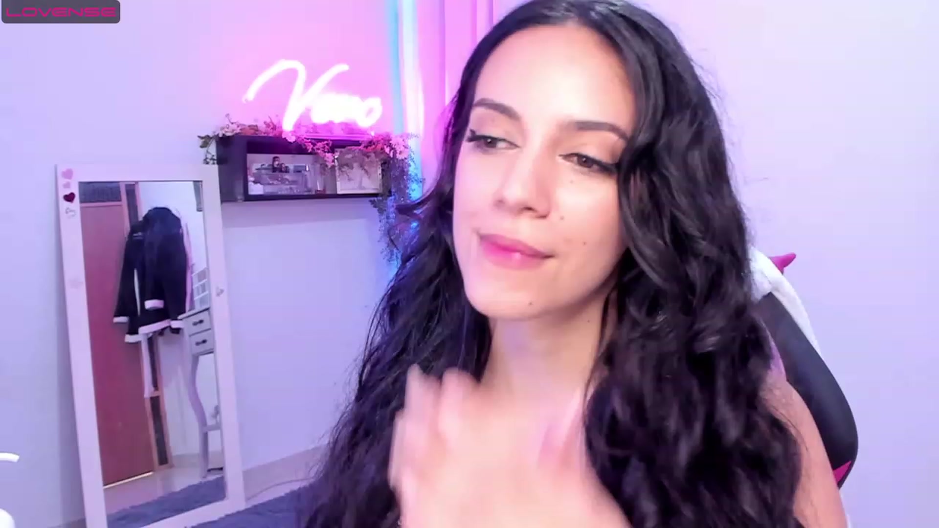 Gallery image thumbnail from SkinnyVeronik's myfreecams stream on, 05/11/2023, 16:38 image 2 of 20