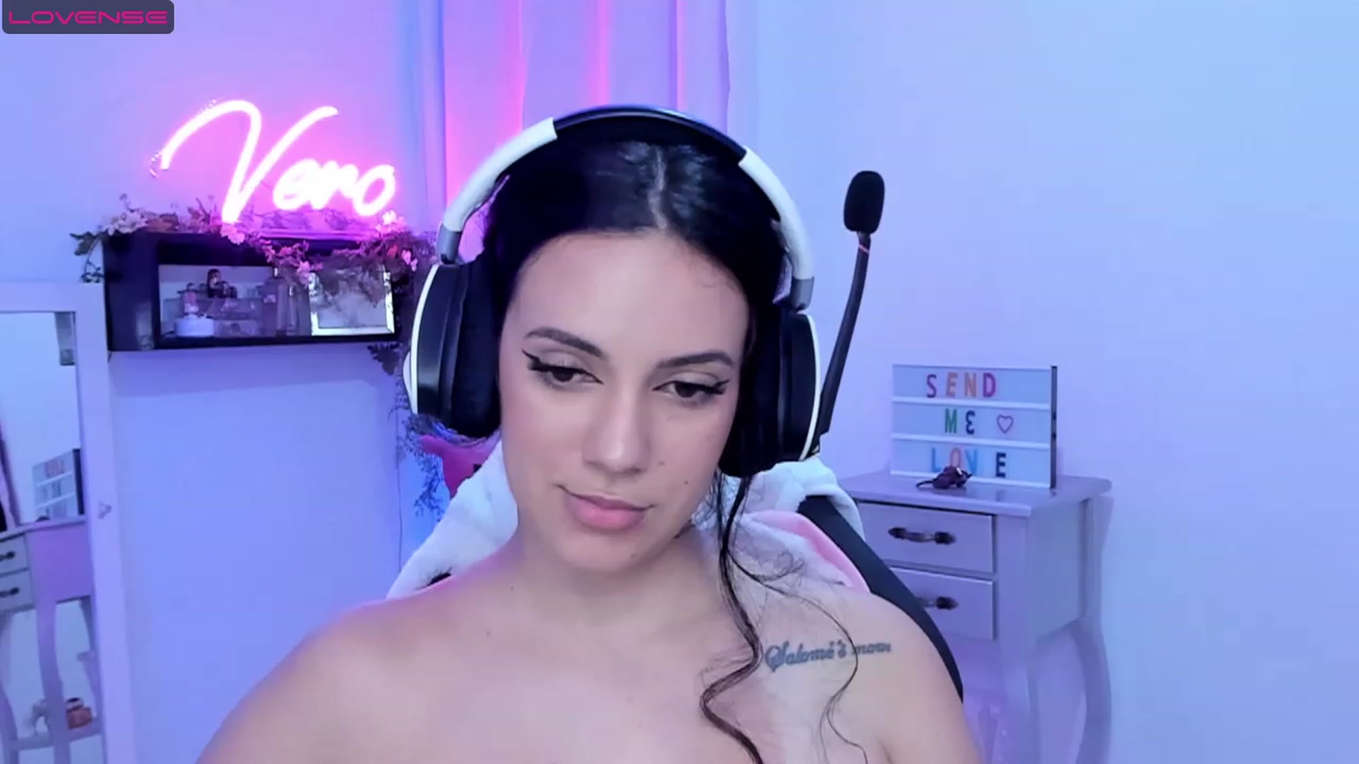 Gallery image thumbnail from SkinnyVeronik's myfreecams stream on, 05/24/2023, 16:19 image 8 of 20