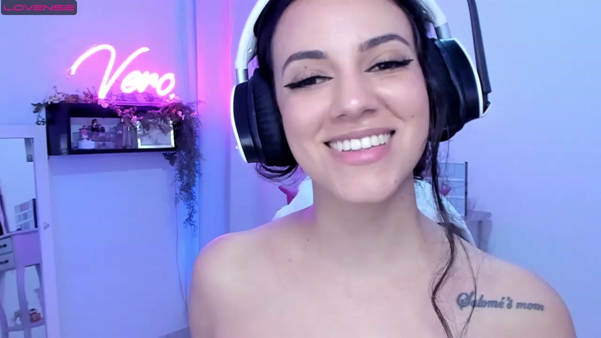 Gallery image thumbnail from SkinnyVeronik's myfreecams stream on, 05/24/2023, 16:19 image 2 of 20