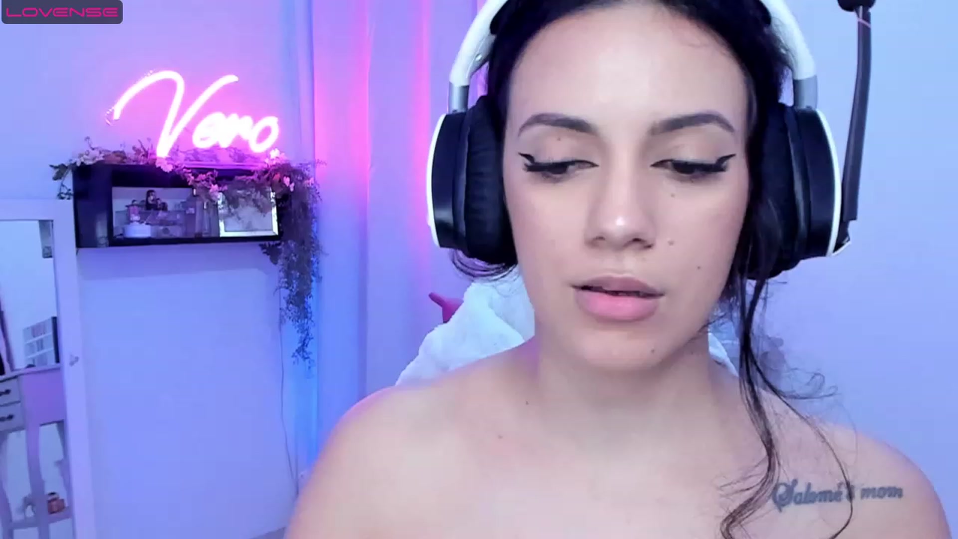 Gallery image thumbnail from SkinnyVeronik's myfreecams stream on, 05/24/2023, 16:19 image 7 of 20