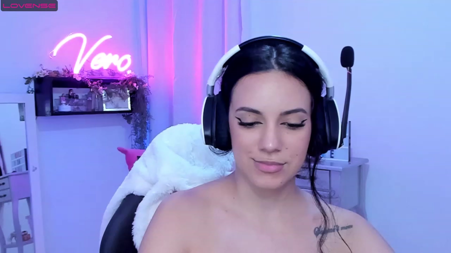 Gallery image thumbnail from SkinnyVeronik's myfreecams stream on, 05/24/2023, 16:19 image 20 of 20