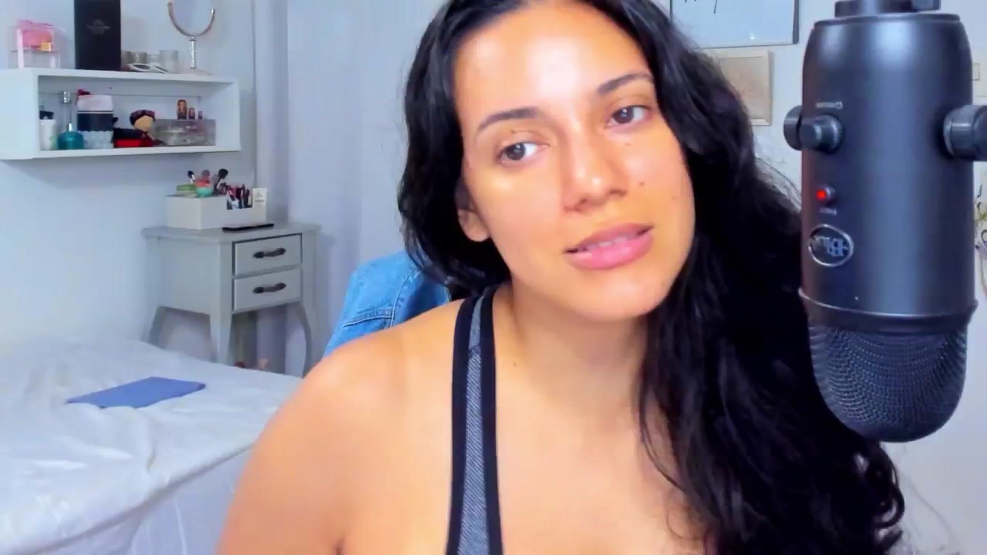 Gallery image thumbnail from SkinnyVeronik's myfreecams stream on, 06/23/2024, 16:54 image 10 of 20