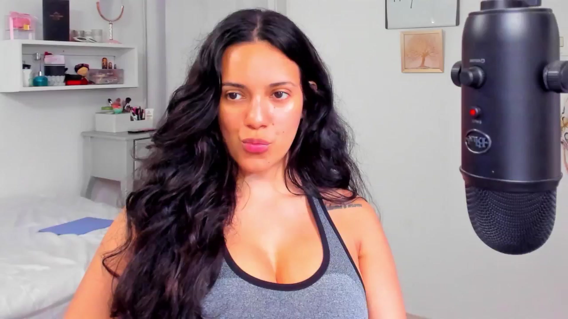 Gallery image thumbnail from SkinnyVeronik's myfreecams stream on, 06/23/2024, 16:54 image 4 of 20