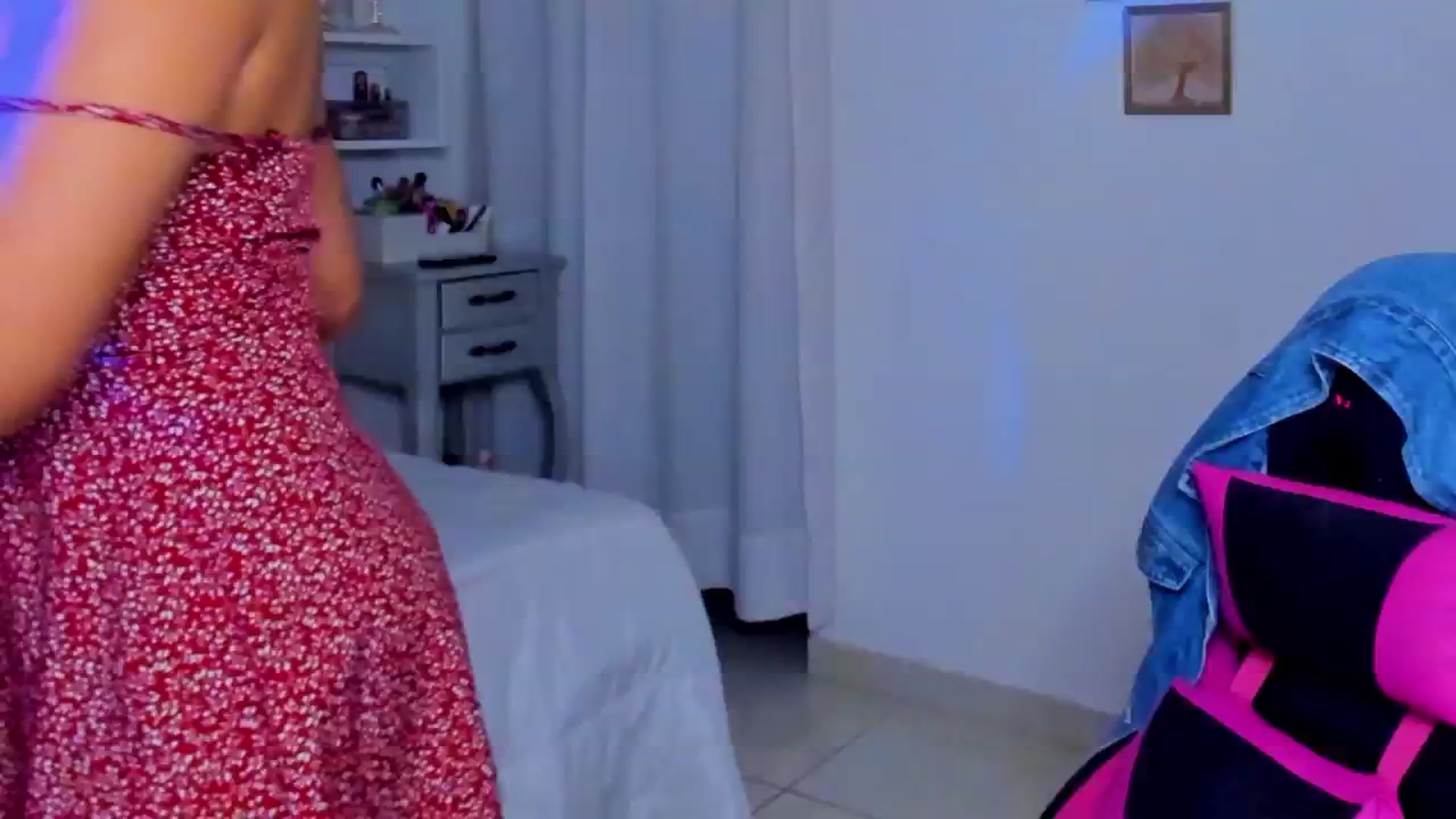 Gallery image thumbnail from SkinnyVeronik's myfreecams stream on, 06/24/2024, 03:37 image 1 of 20