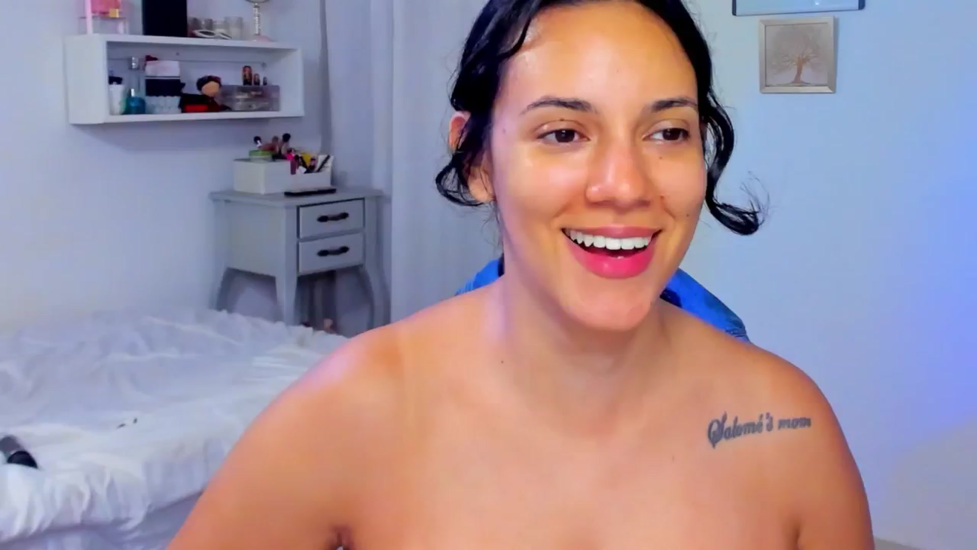 Gallery image thumbnail from SkinnyVeronik's myfreecams stream on, 06/24/2024, 04:59 image 6 of 20