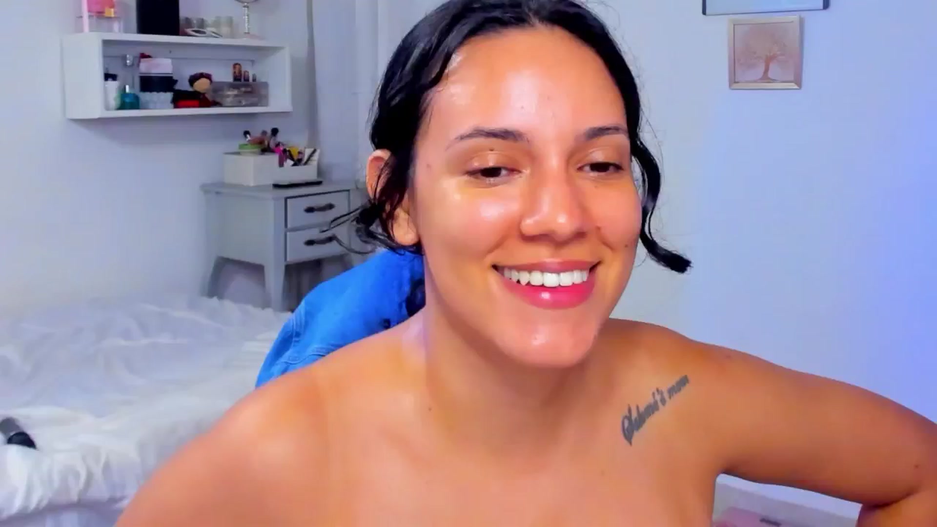Gallery image thumbnail from SkinnyVeronik's myfreecams stream on, 06/24/2024, 04:59 image 17 of 20