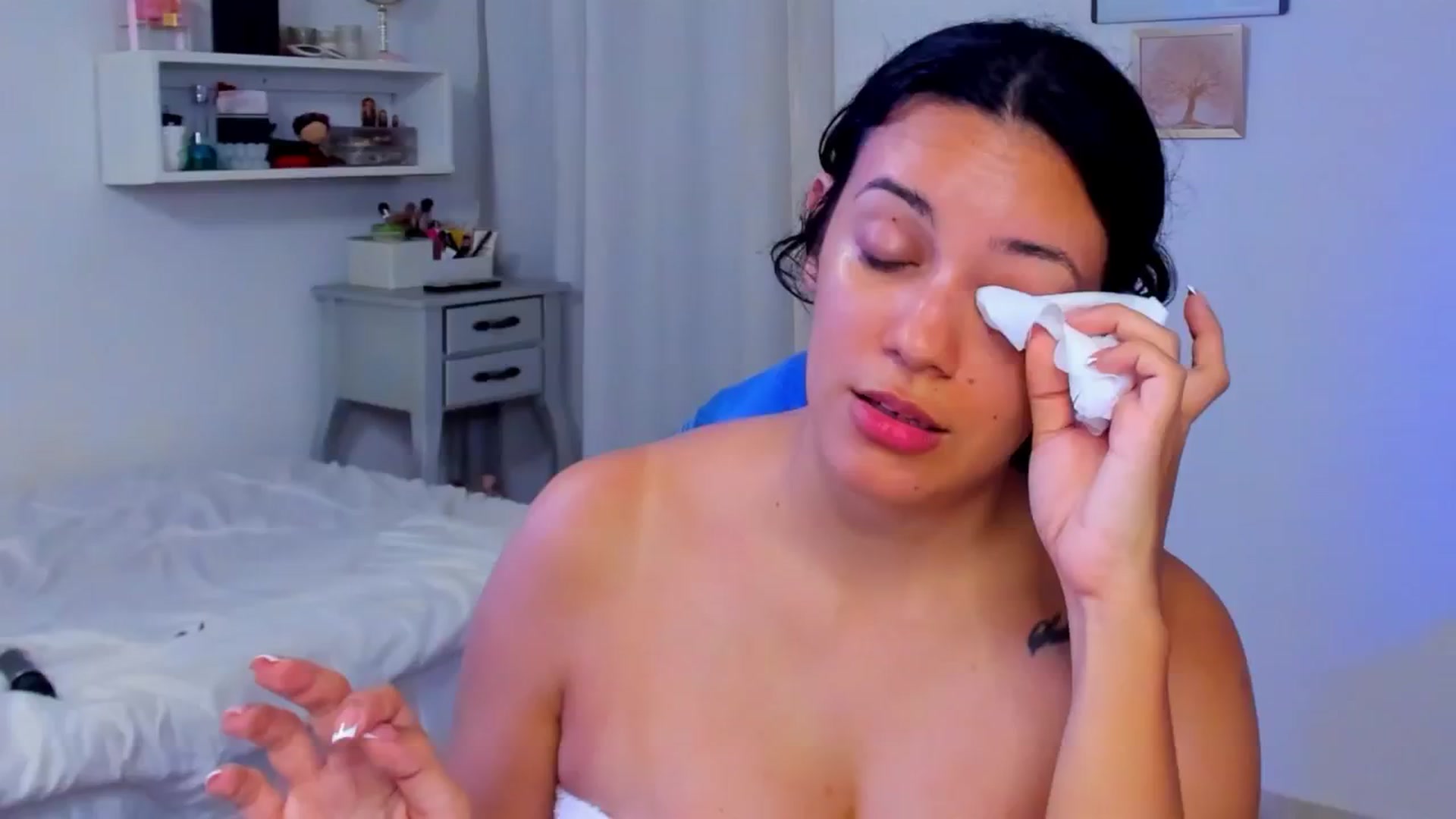 Gallery image thumbnail from SkinnyVeronik's myfreecams stream on, 06/24/2024, 04:59 image 2 of 20