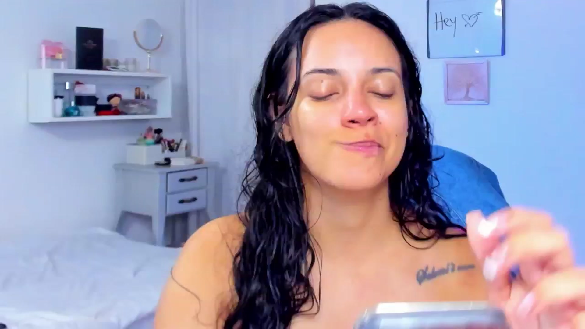 Gallery image thumbnail from SkinnyVeronik's myfreecams stream on, 06/25/2024, 04:29 image 12 of 20