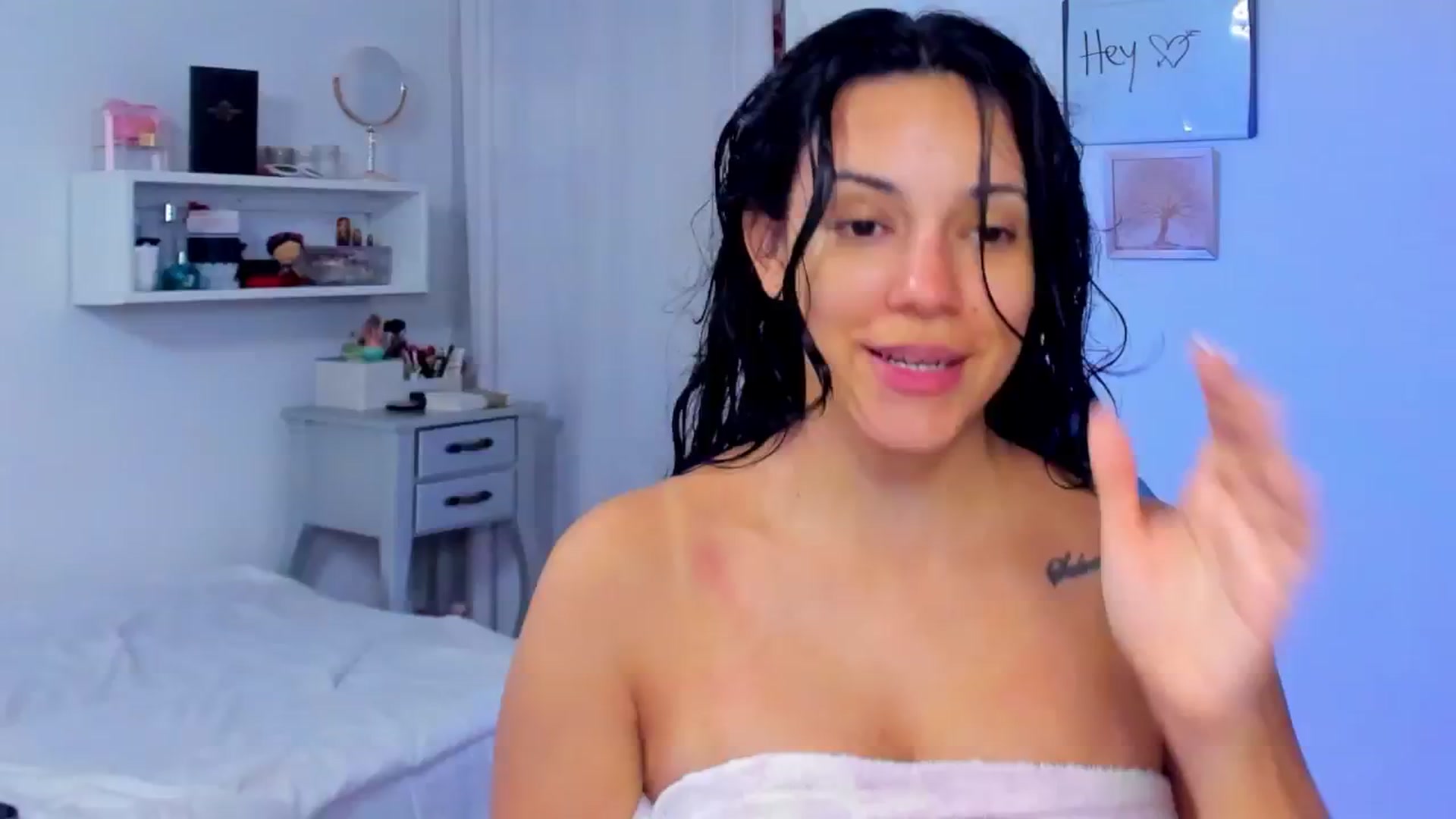 Gallery image thumbnail from SkinnyVeronik's myfreecams stream on, 06/25/2024, 04:29 image 1 of 20