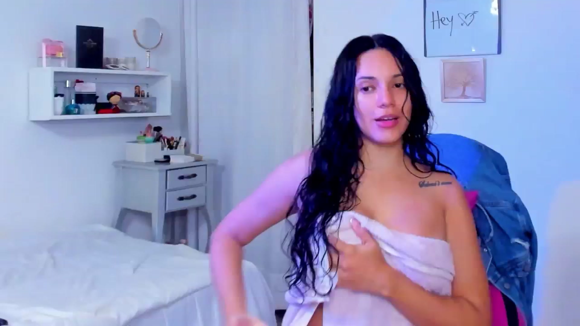 Gallery image thumbnail from SkinnyVeronik's myfreecams stream on, 06/25/2024, 04:29 image 20 of 20