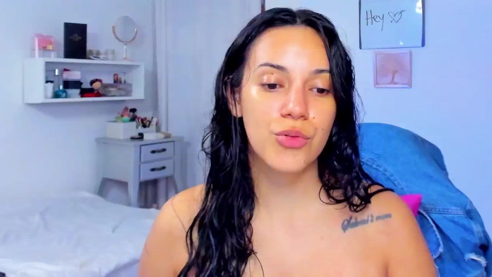 Gallery image thumbnail from SkinnyVeronik's myfreecams stream on, 06/25/2024, 04:29 image 15 of 20