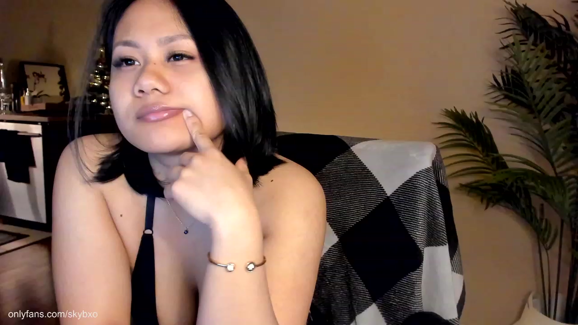 Gallery image thumbnail from SkyB_'s myfreecams stream on, 01/18/2023, 03:36 image 5 of 20