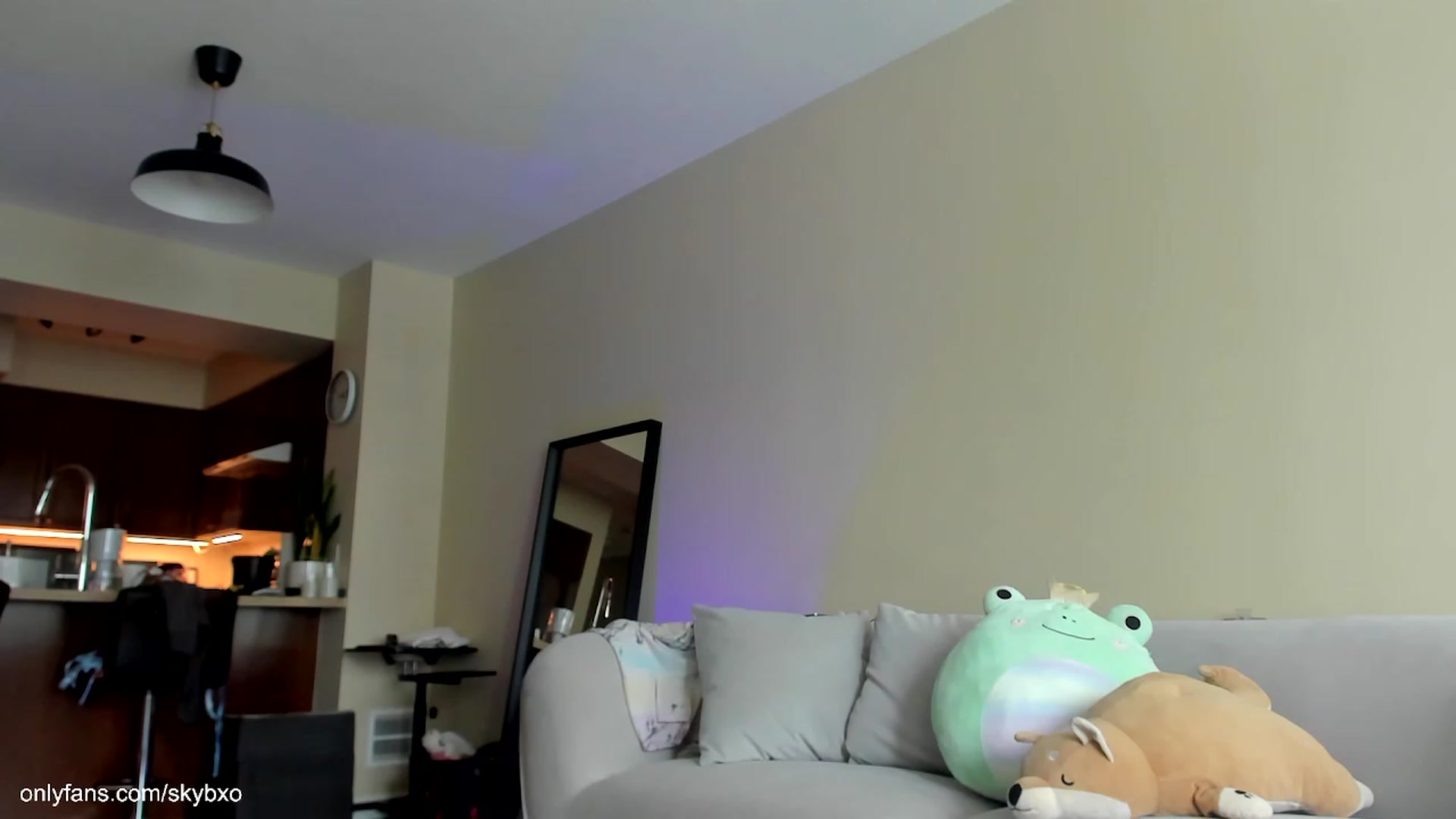 Gallery image thumbnail from SkyB_'s myfreecams stream on, 03/12/2023, 20:03 image 13 of 20