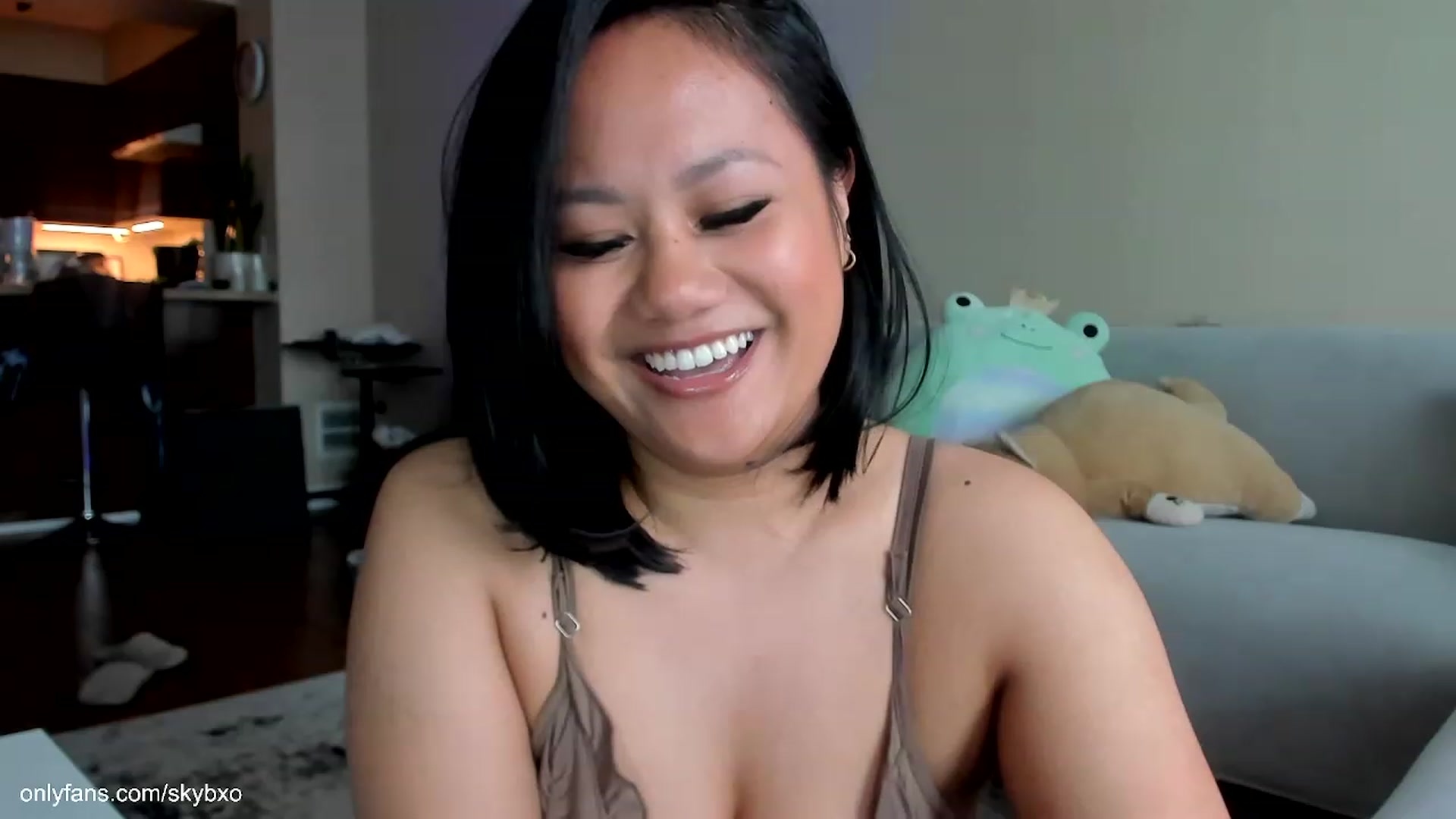 Gallery image thumbnail from SkyB_'s myfreecams stream on, 03/12/2023, 20:16 image 13 of 20