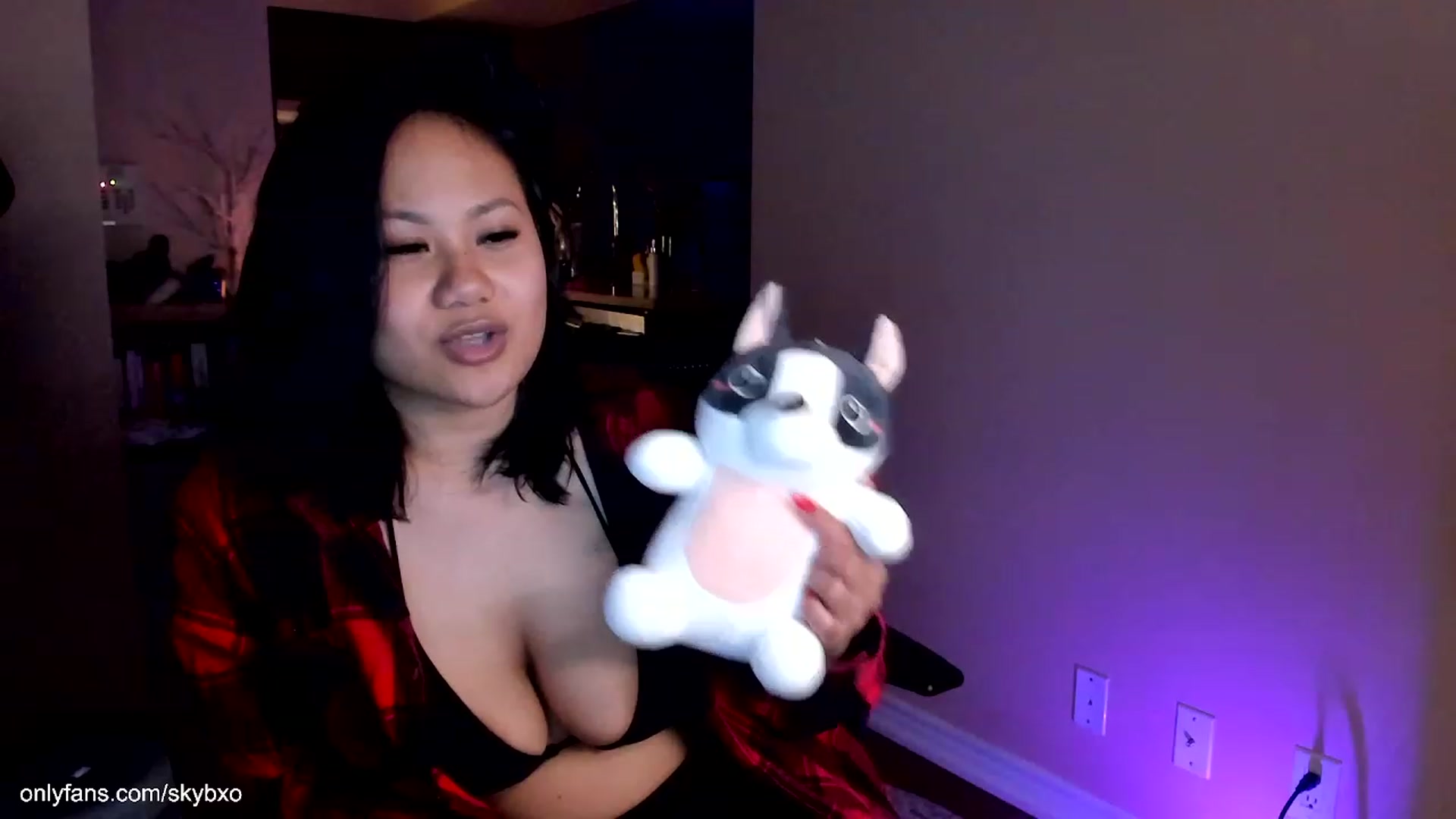 Gallery image thumbnail from SkyB_'s myfreecams stream on, 03/28/2023, 02:47 image 4 of 20