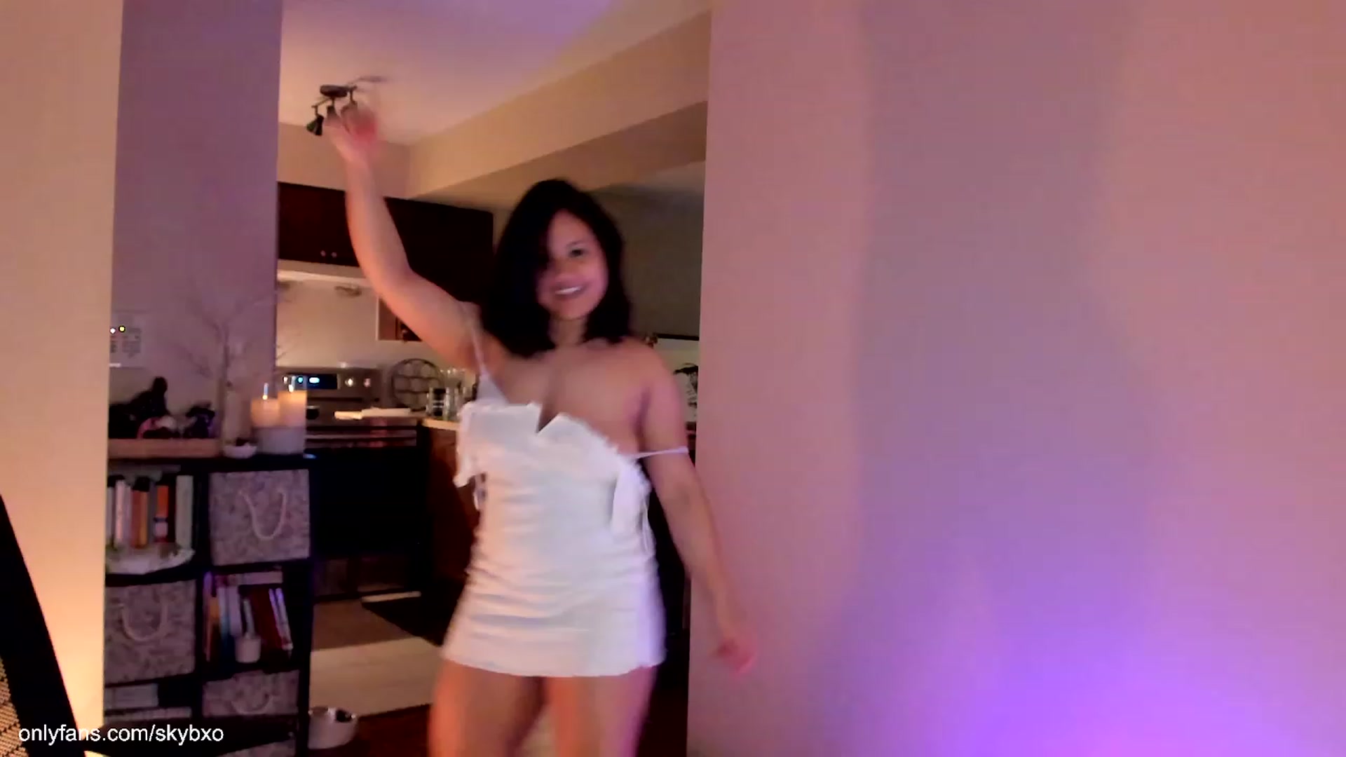 Gallery image thumbnail from SkyB_'s myfreecams stream on, 03/29/2023, 02:32 image 17 of 20