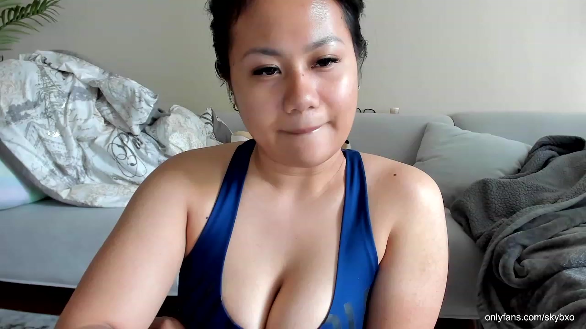 Gallery image thumbnail from SkyB_'s myfreecams stream on, 04/06/2023, 18:57 image 2 of 20